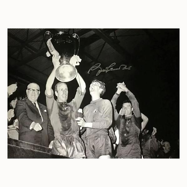 Unbranded Sir Bobby Charlton signed 1968 European Cup Final photo — Premium framing