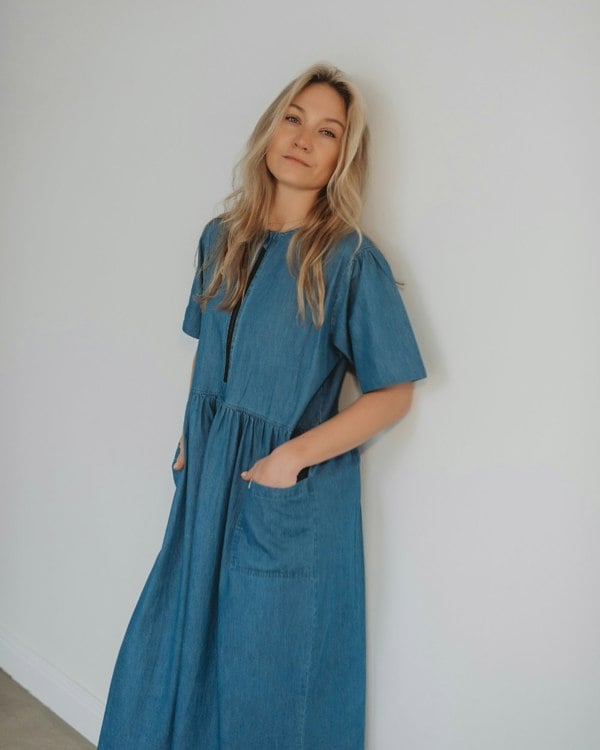Magda Blue Short Sleeve Midi Dress with a zip front - image 2