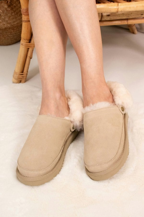 Pretty You London Women's Hallie Sheepskin Multiway Slippers in Beige