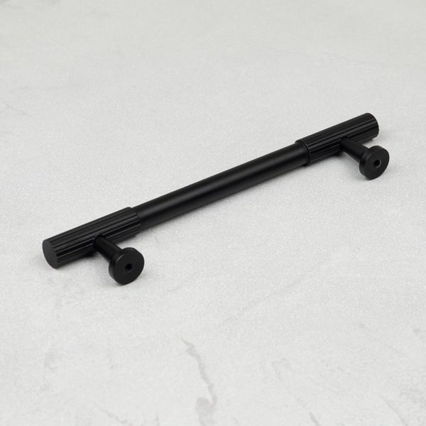 Handle & Home Matt Black Reeded Knob/Handles