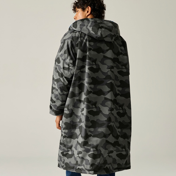 Regatta Unisex Adult Camo Waterproof Changing Robe - Grey/Sonic Blue