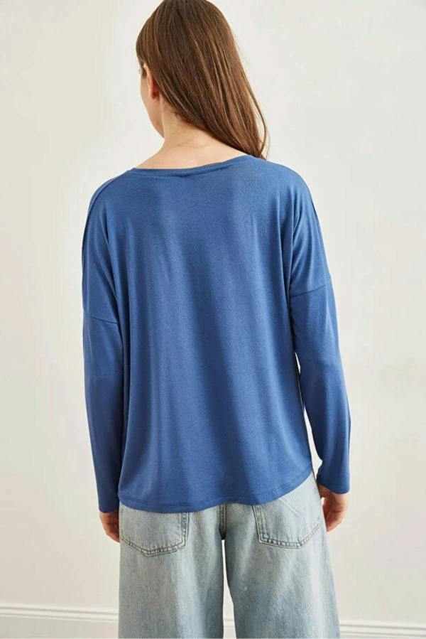 Hoxton Gal Crew Neck Draped Batwing Viscose Blouse
