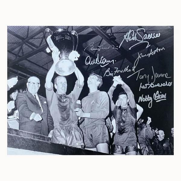 Unbranded Manchester United 1968 European Cup Final photo signed by 8 — Unframed