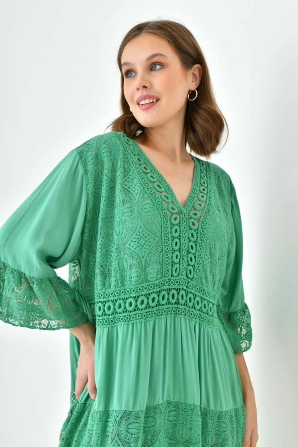 Hoxton Gal Oversized 3/4 Sleeves Lace Detailed V Neck Mini Dress in Green