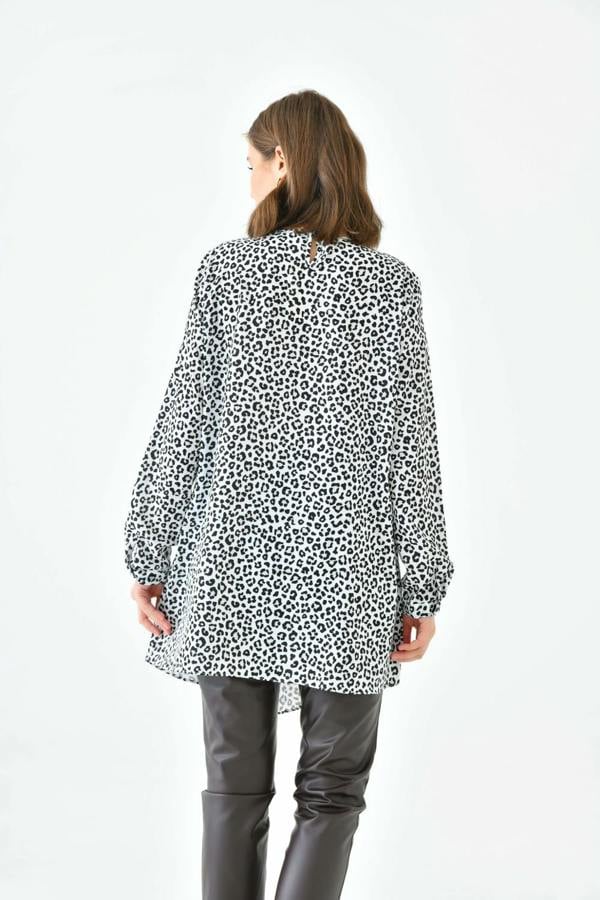 Hoxton Gal Oversized 3/4 Sleeves Crew Neck Layered Tunic with Leopard Print in Brown and White
