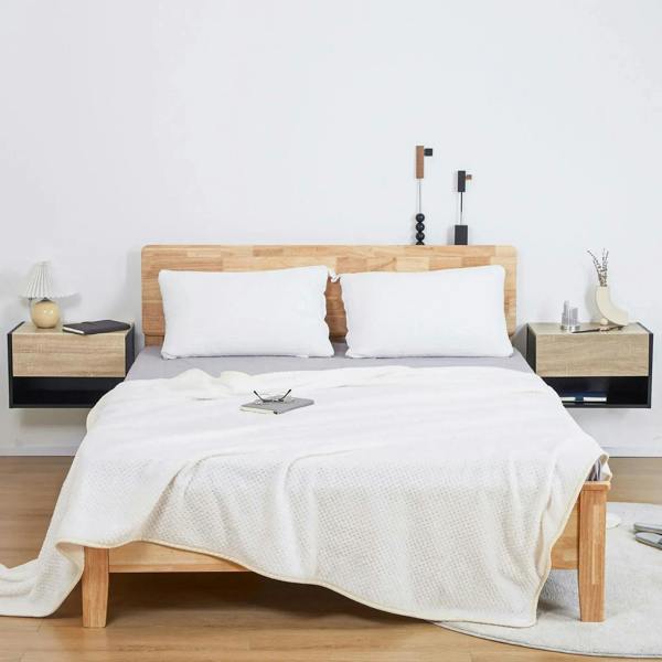 Set of 2 wall-mounted floating bedside tables with oak-tone surfaces and dark bases