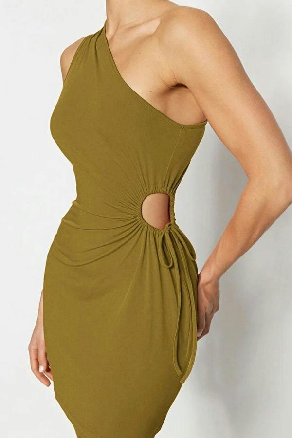 WOVCOR Fitted Waist-Cut Knitted Dress