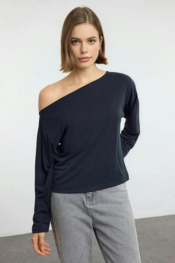 WOVCOR Boat Neck Relaxed Cut Knit Blouse