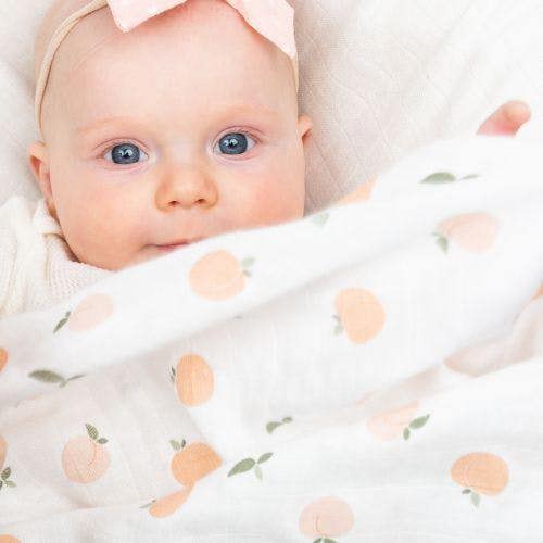 Lulujo - Hello World Bamboo Hat and Swaddle Gift Set - Peaches