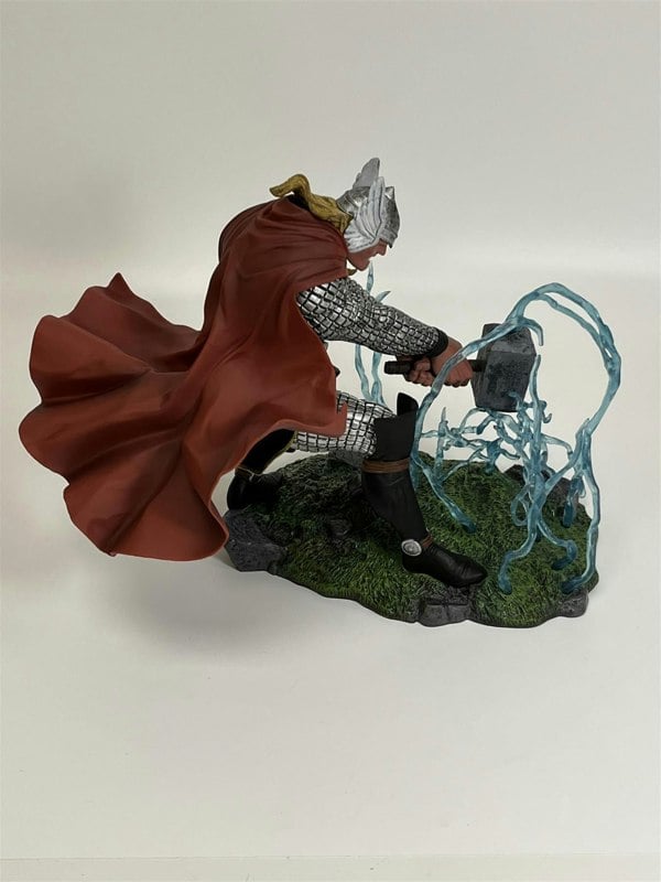 MCSlots The Mighty Thor 8 Inch Scale Gallery Diorama Diamond Select NOV182284