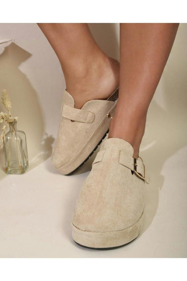 Paulina Chunky Closed Toe Buckle Sandals - Beige