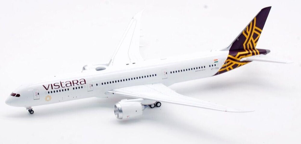 MCSlots Vistara Boeing 787-9 Dreamliner VT-TSQ With Stand 1:200 Inflight200 IF789UK1123