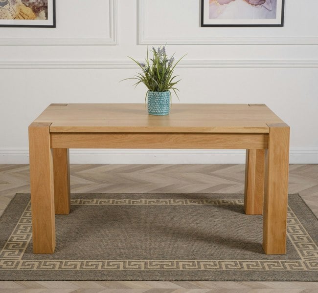 That's Furniture Kuba Medium Oak Dining Table with Montana Leather Chairs