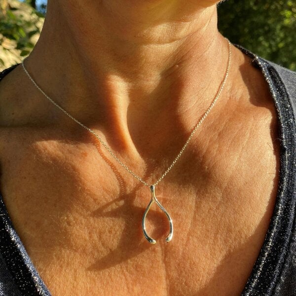Reeves & Reeves Large Wishbone Necklace