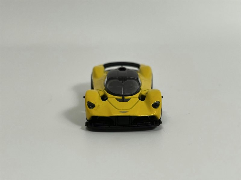 Mini GT Aston Martin Valkyrie Sunburst Yellow 1:64 Mini GT MGT00744L