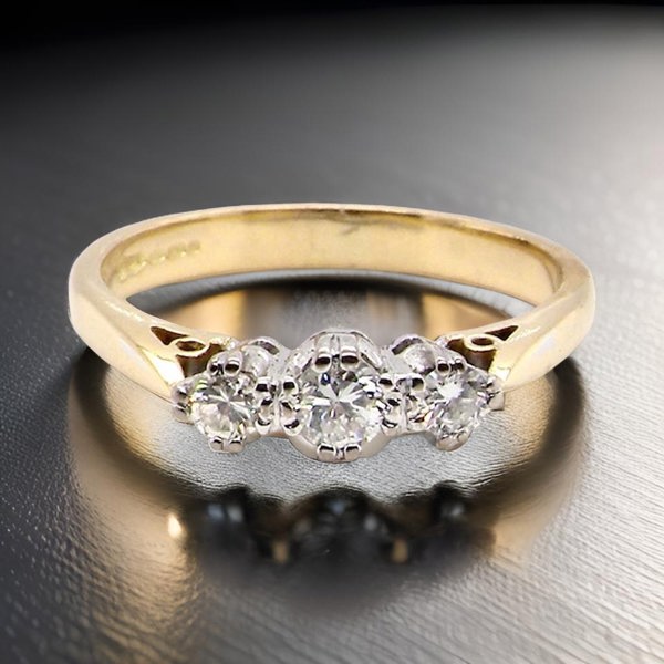 Vintage Tom A traditional three stone diamond ring