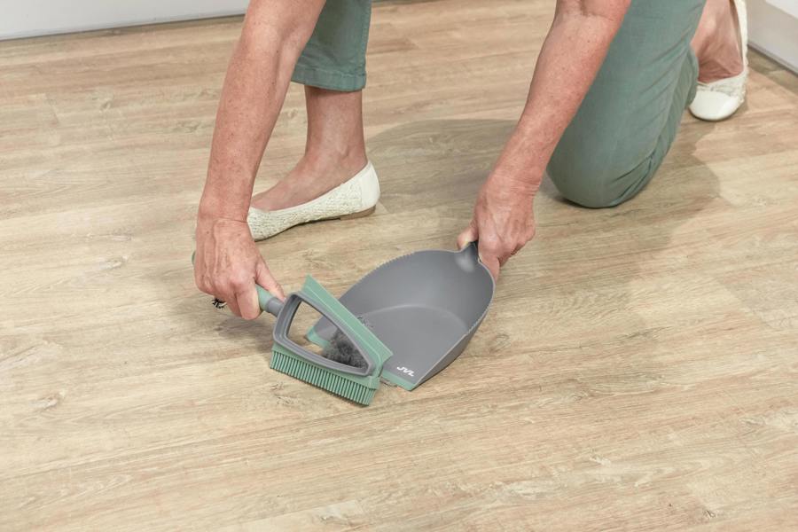 JVL Rubber Dust Pan And Brush - Grey