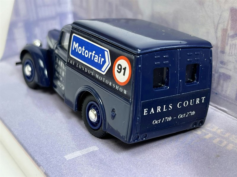 MCSlots Commer 8 CWT Van 1948 Motorfair The London Motorshow 1:43 The Dinky Collection DY8BD S3