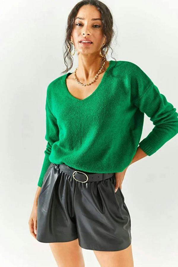 Hoxton Gal V-Neck Soft-Texture Knit Sweater