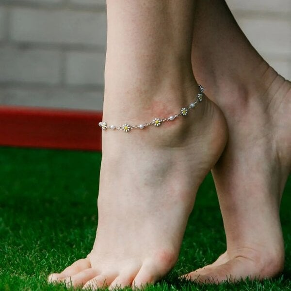 The Colourful Aura White Daisy Pearl Floral Summer Indie Boho Flower Adjustable Anklet