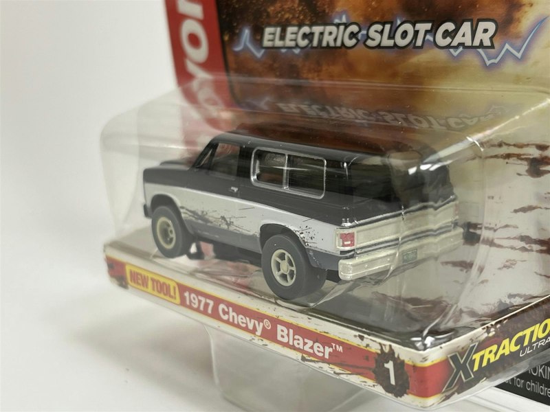 Auto World Slot Cars 1977 Chevy Blazer Black White X Traction Off Road HO Scale SC375-1