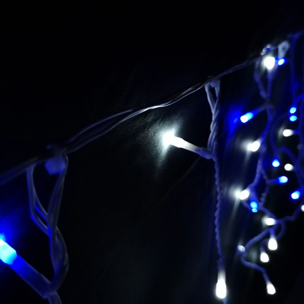 Samuel Alexander 640 LED 16m Premier Christmas Outdoor 8 Function Icicle Lights in Blue & White