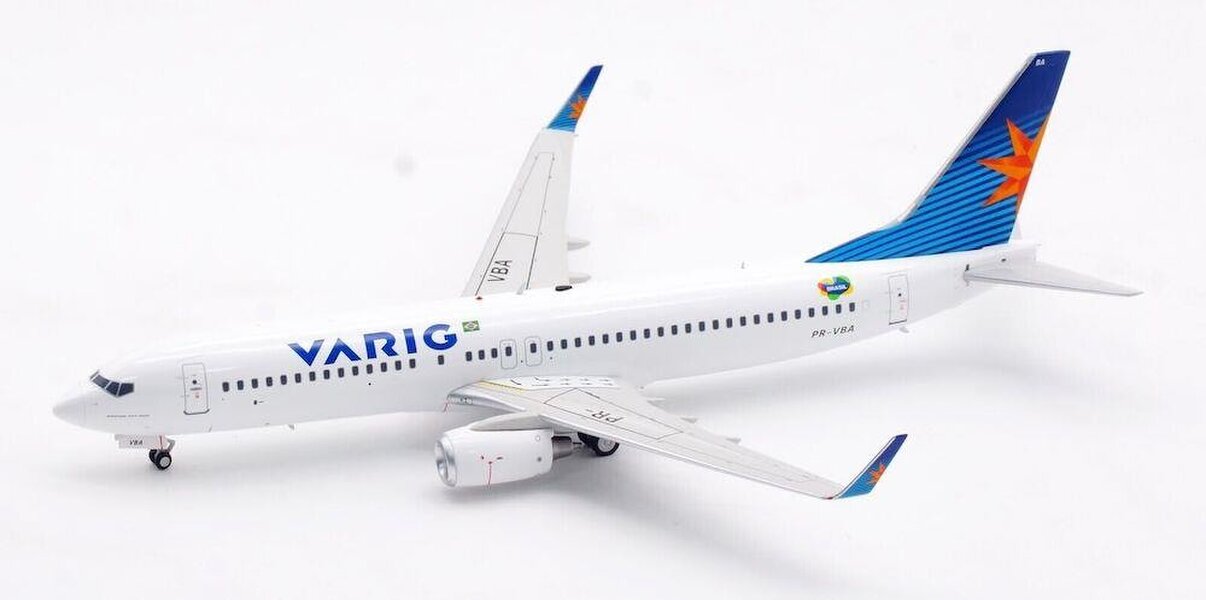 MCSlots Varig Boeing 737-8AS PR-VBA With Stand 1:200 Scale Inflight200 IF738VR0424