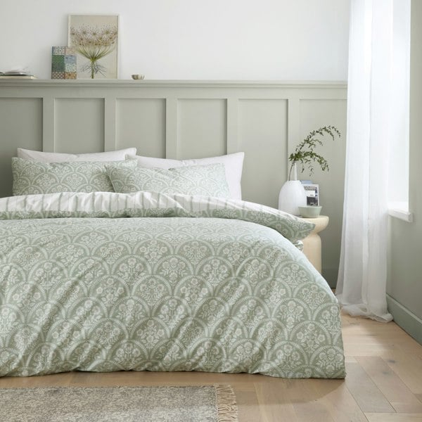 Bianca Scallop Floral 200 Thread Count Cotton Percale Reversible Duvet Cover Set