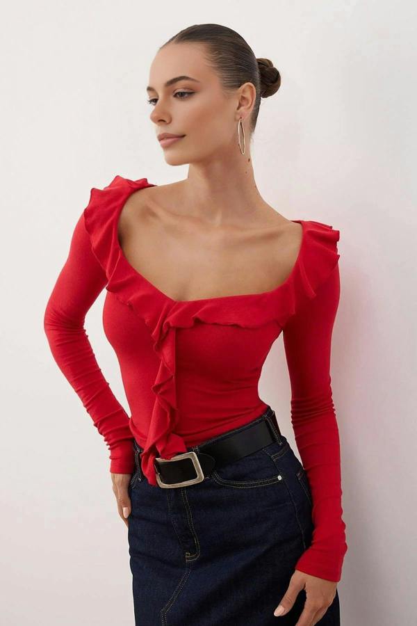 WOVCOR Ruffle Fitted Knit Blouse