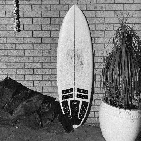 Ocean & Earth Boomerang Centre Deck surfboard traction pad - Black