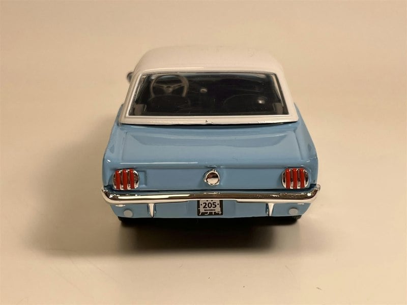 Motormax 007 James Bond Thunderball 1964 1/2 Ford Mustang 1:24 Scale Motormax 79855