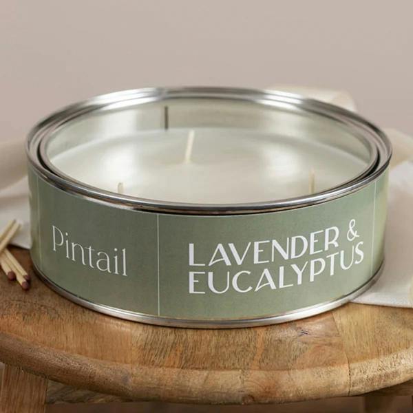  Fresh, clean, and quietly grounding — a breath of calm in candle form
