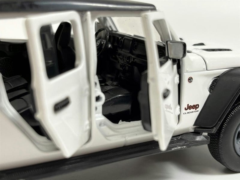 Tayumo Jeep Gladiator White LHD 1:32 Scale - Light & Sound Tayumo 32170026