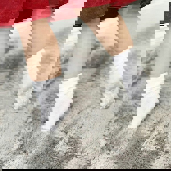 Non-slip stay on socks in white