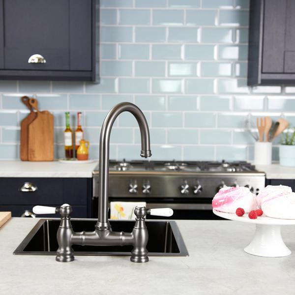 Flode klas | Traditional Bridge Style 3 in 1 Instant Boiling Tap | White Ceramic Levers | Gun Metal Finish