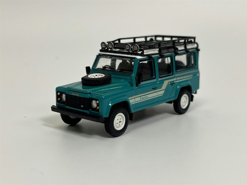 Mini GT Land Rover Defender 110 1985 County Station Wagon Green RHD 1:64 Mini GT MGT00590R