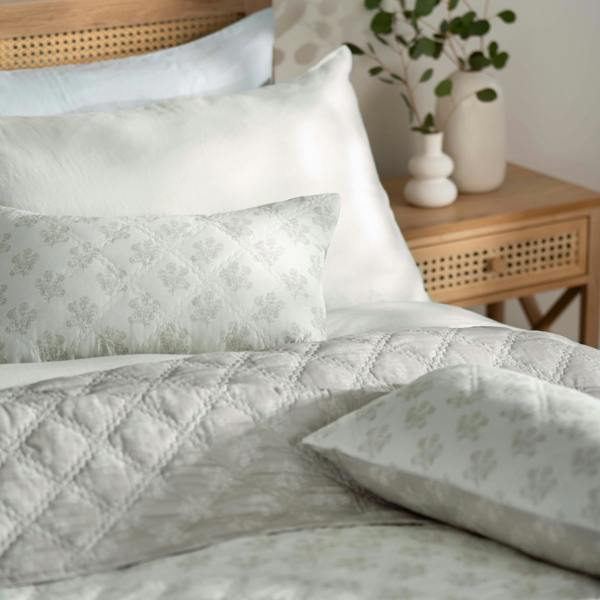 Soak&Sleep Natural Reversible Floral Print Bedspreads