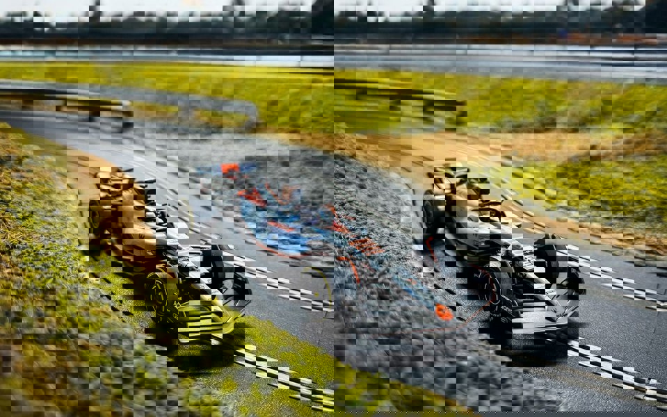 Scalextric Williams FW45 Alex Albon Gulf Edition Single Seater 1:32 Scalextric C4559