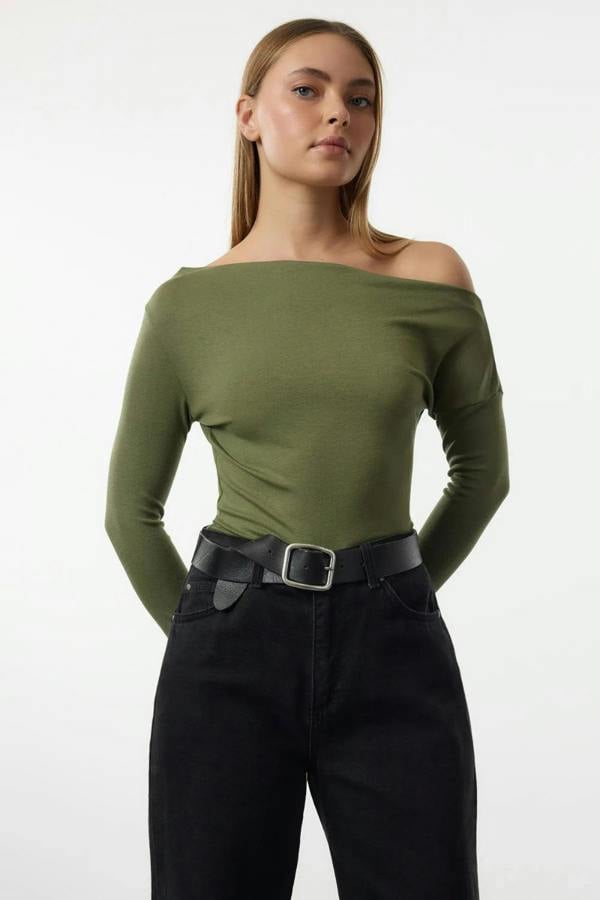 Hoxton Gal Plain Premium Soft Fabric Fitted Knit Blouse with Boat Neck