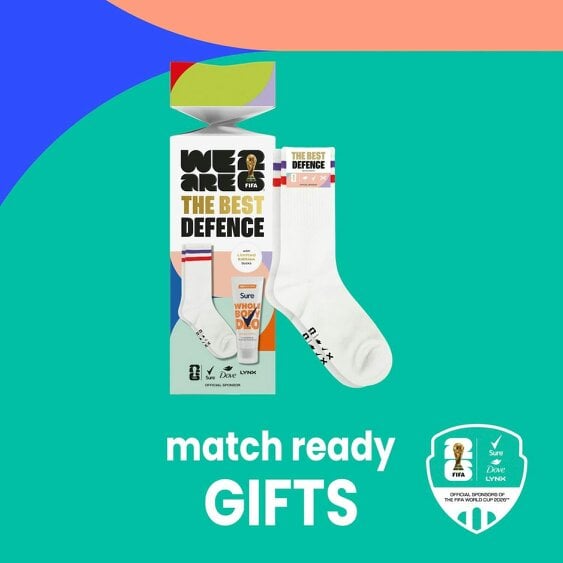 Dove Fruity Nourish Gift Set, Hydrating Body Wash & Socks Football Edition