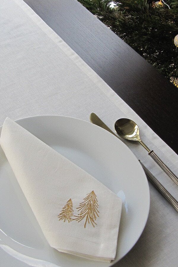 Set of 4 Embroidered Linen Napkins – Trees