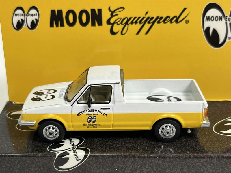 Tarmac Volkswagen Caddy Moon Equipped 1:64 Scale Tarmac Works Schuco T64S013ME1