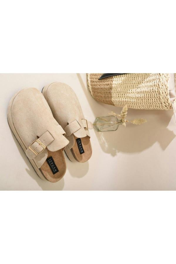Paulina Chunky Closed Toe Buckle Sandals - Beige