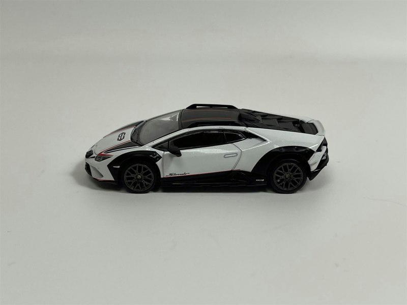 Mini GT Lamborghini Huracan Sterrato Bianco Asopo RHD 1:64 Scale MGT00763R