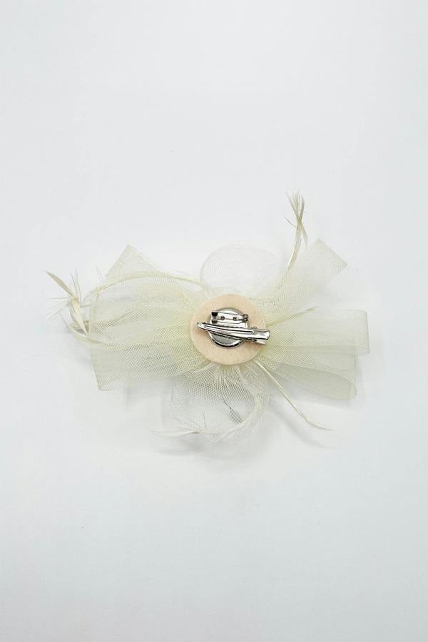 SVNX Crystal Feather Blossom Fascinator & Brooch in Cream