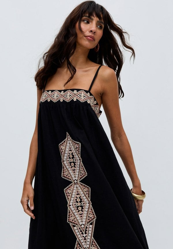 Sapphire Spaghetti Strap Embroidered Maxi Dress In Black