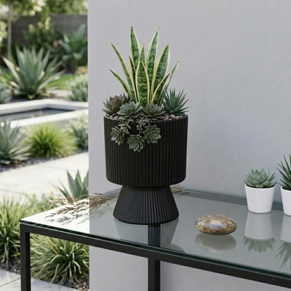 Garden Greatness Hortus Oslo Urban Ribbed Planter Pot