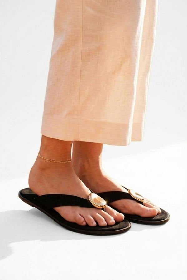 Thea Womens Gold Trim Thong Flat Sandals - Black_wb