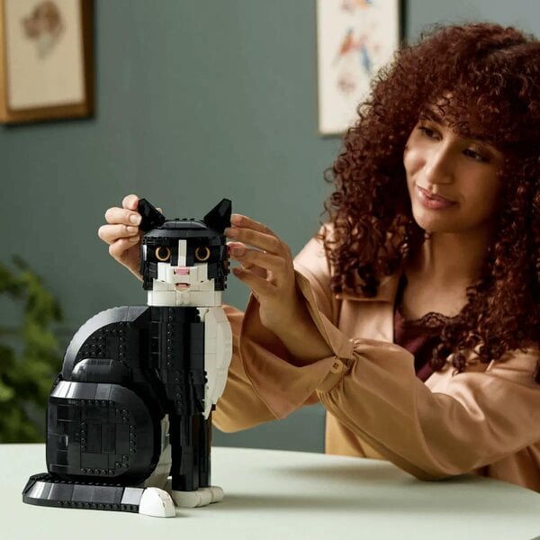 LEGO Ideas Tuxedo Cat (21349)