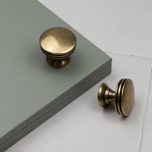 Handle & Home 30mm Antique Brass Contemporary Knob
